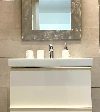 Studio Five Apartment *